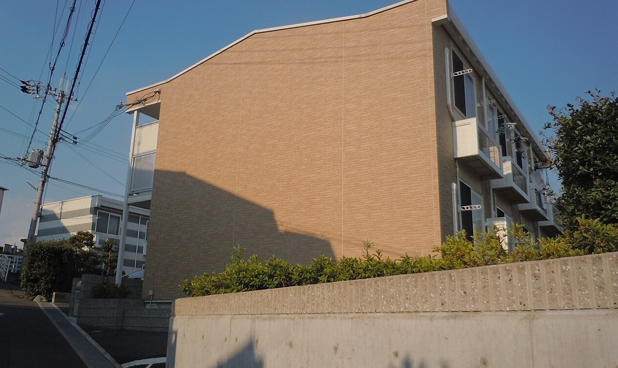 2階建ての木造アパート一棟の外観　立退き料の相場を検討する対象となる賃貸アパート