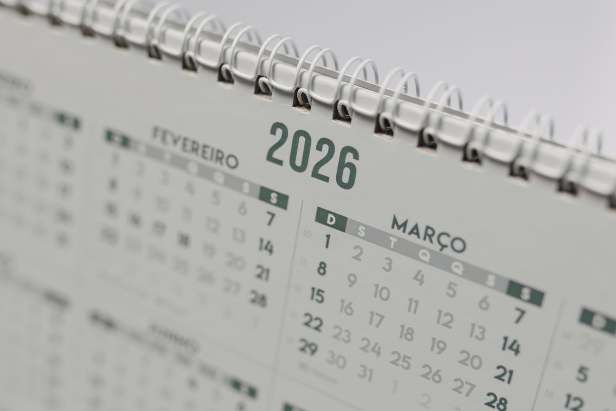 2026年のカレンダー。事故物件の売却タイミングは相続の期限と税の特例の期限から逆算して決める