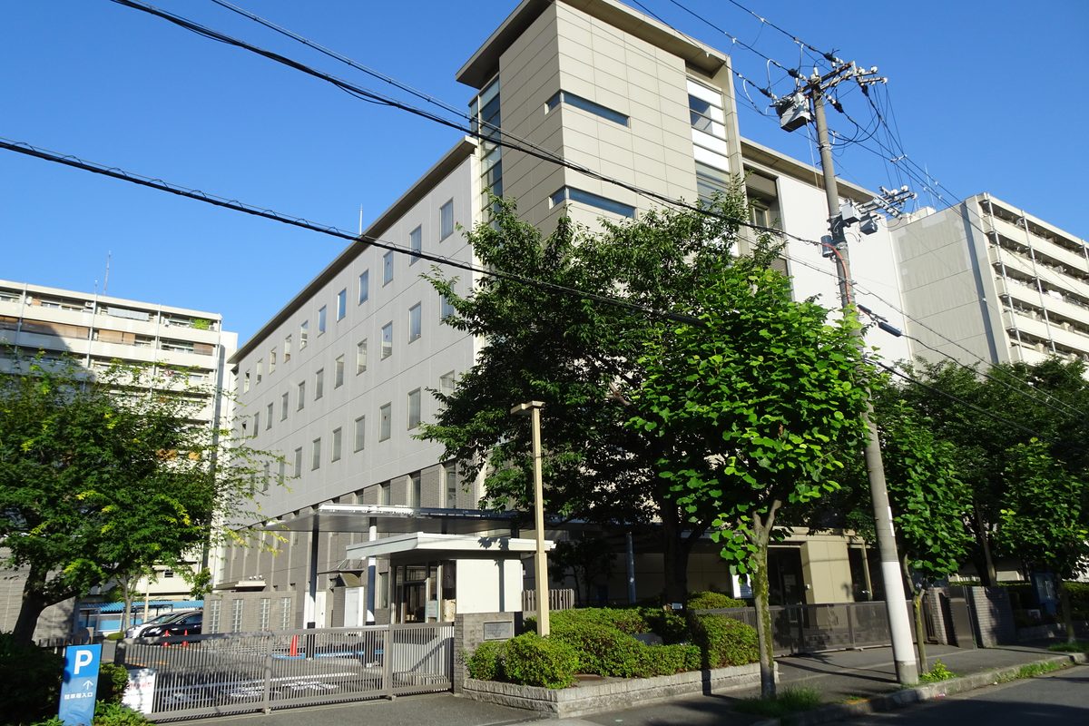 大阪市淀川区三国本町にある大阪地方裁判所執行部（民事執行センター）の庁舎。不動産競売の手続きが行われる建物