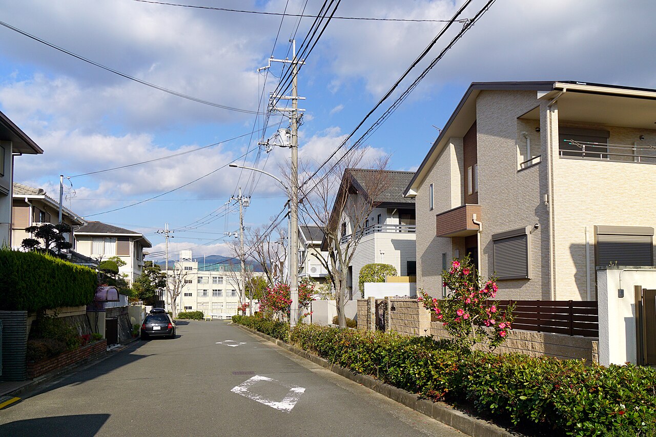 路線価が定められている大阪府内の戸建て住宅地の街並み　相続税の不動産評価額の対象となる宅地